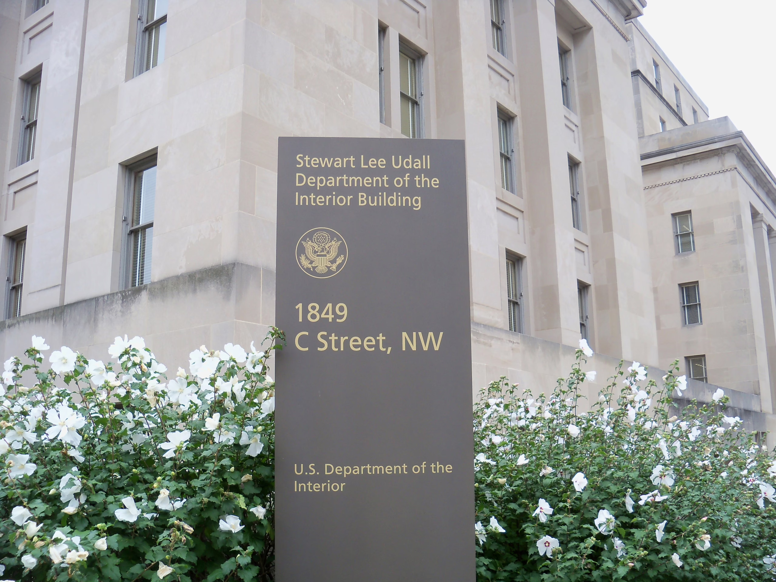 Conservation Leaders and Members of Congress Rally at U.S. Department of the Interior